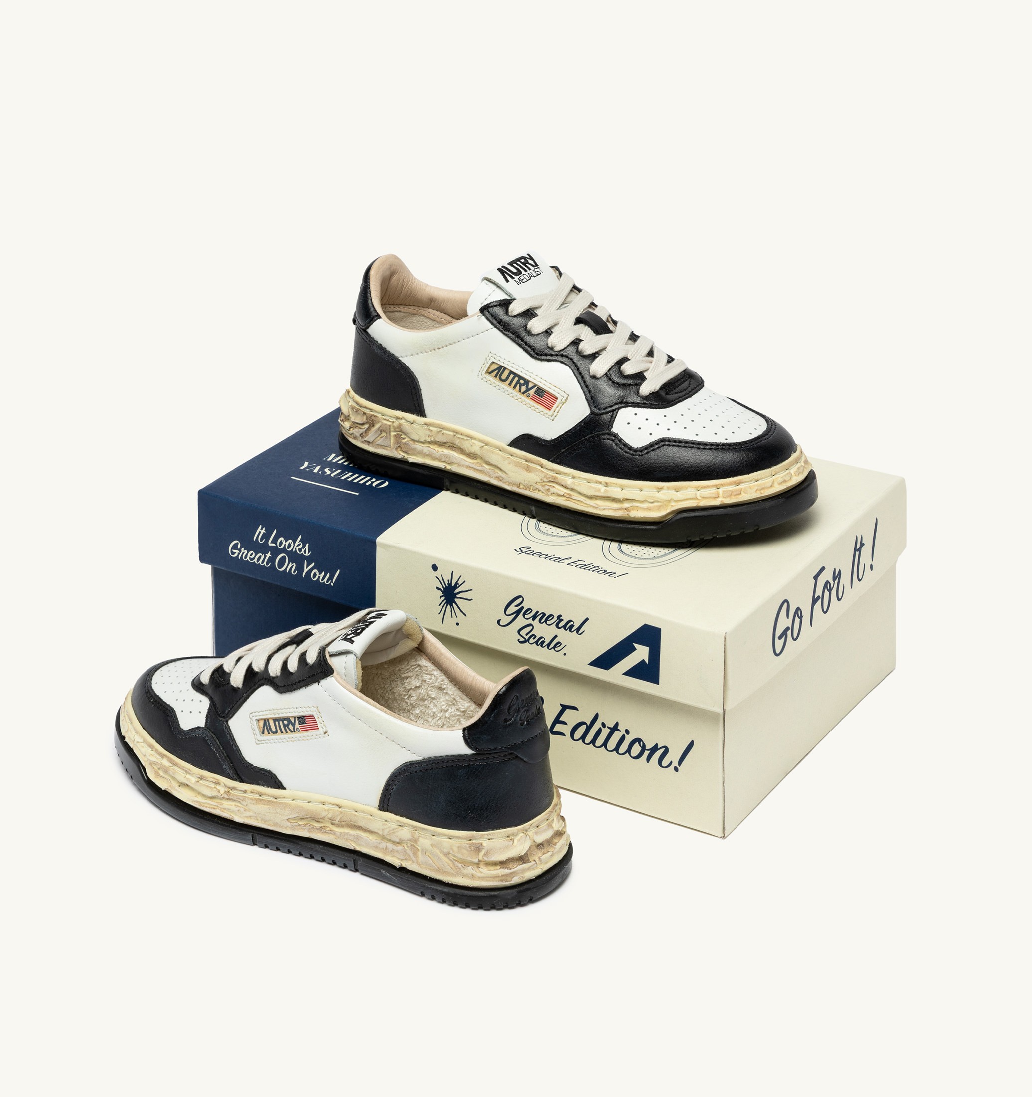BASKETS MEDALIST LOW SUPER VINTAGE 'AUTRY X MAISON MIHARA YASUHIRO GENERAL SCALE' BLANC ET NOIR