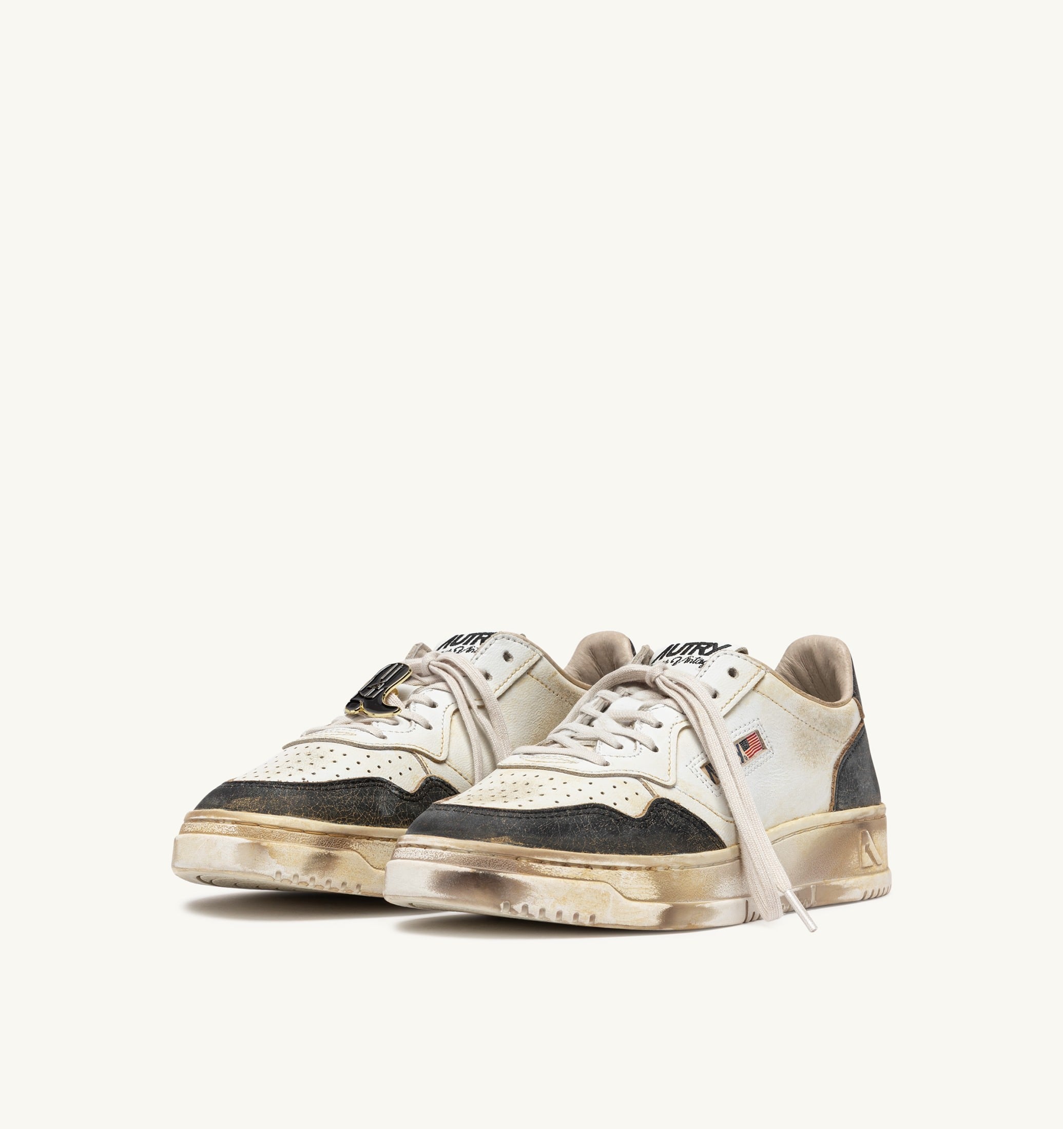 BASKETS MEDALIST LOW SUPER VINTAGE EN CUIR BLANC ET ANTIK BLACK