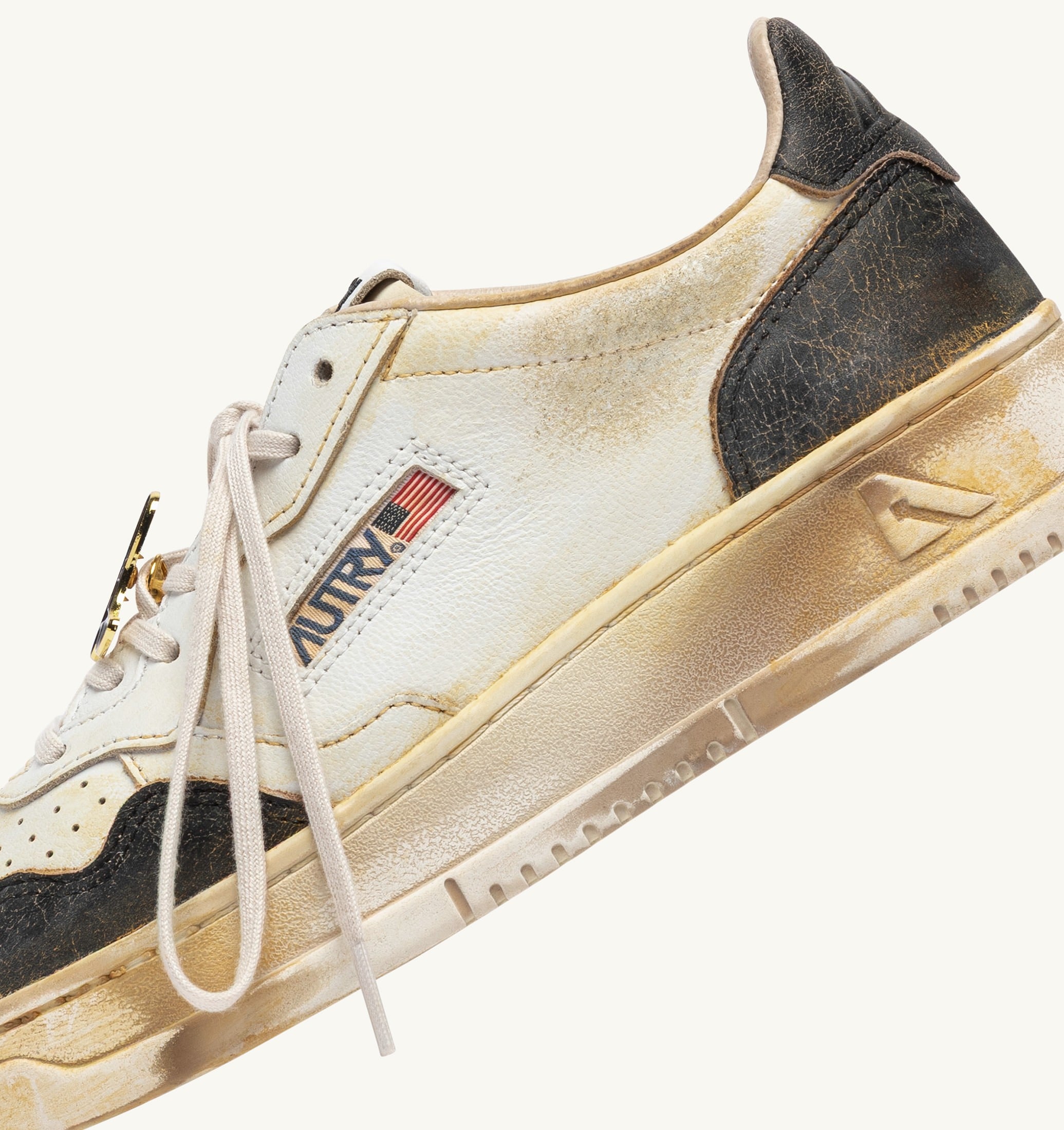 BASKETS MEDALIST LOW SUPER VINTAGE EN CUIR BLANC ET ANTIK BLACK