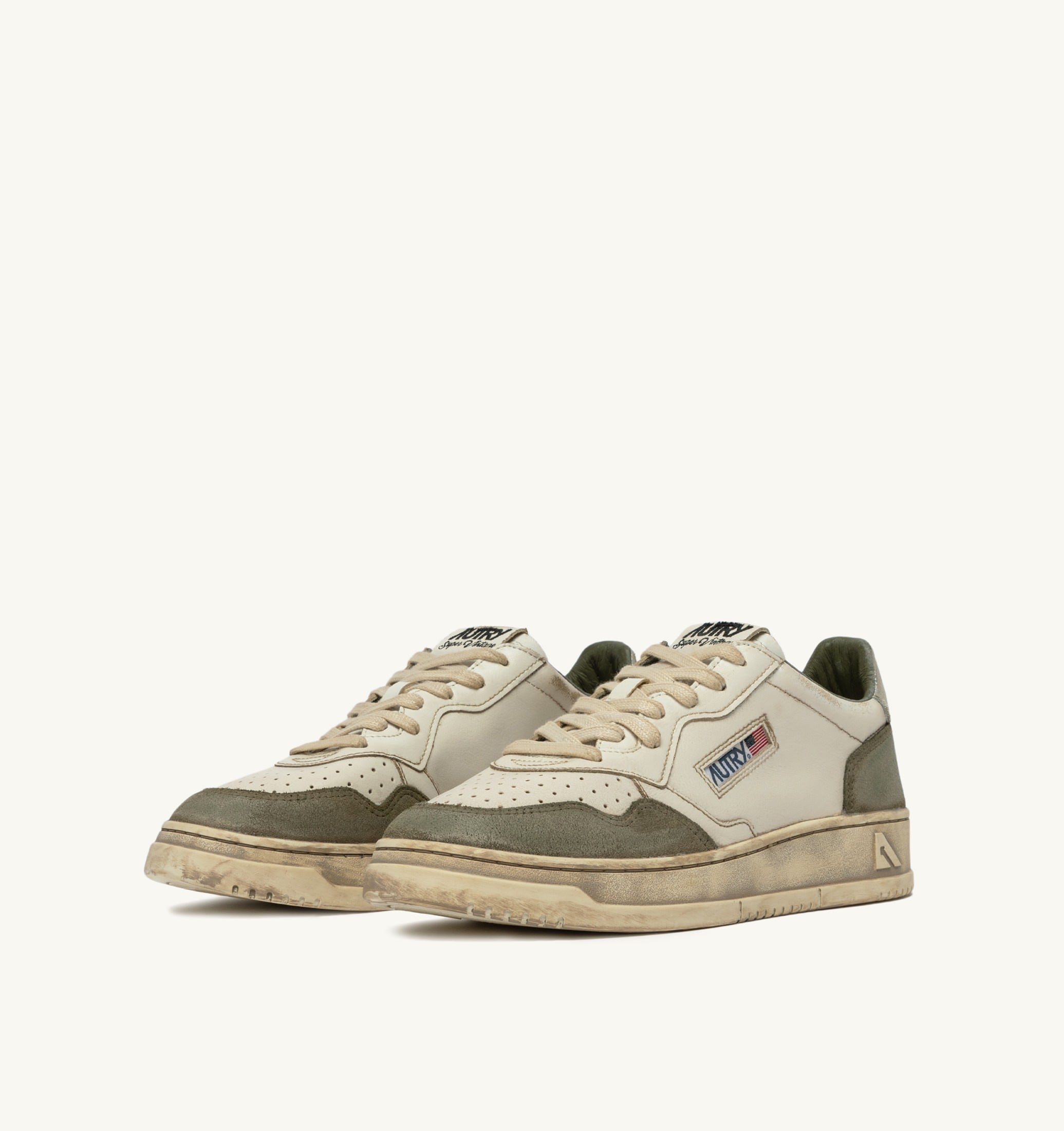 BASKETS MEDALIST LOW SUPER VINTAGE EN CUIR BLANC ET ARGENT ET DAIM LIZARD