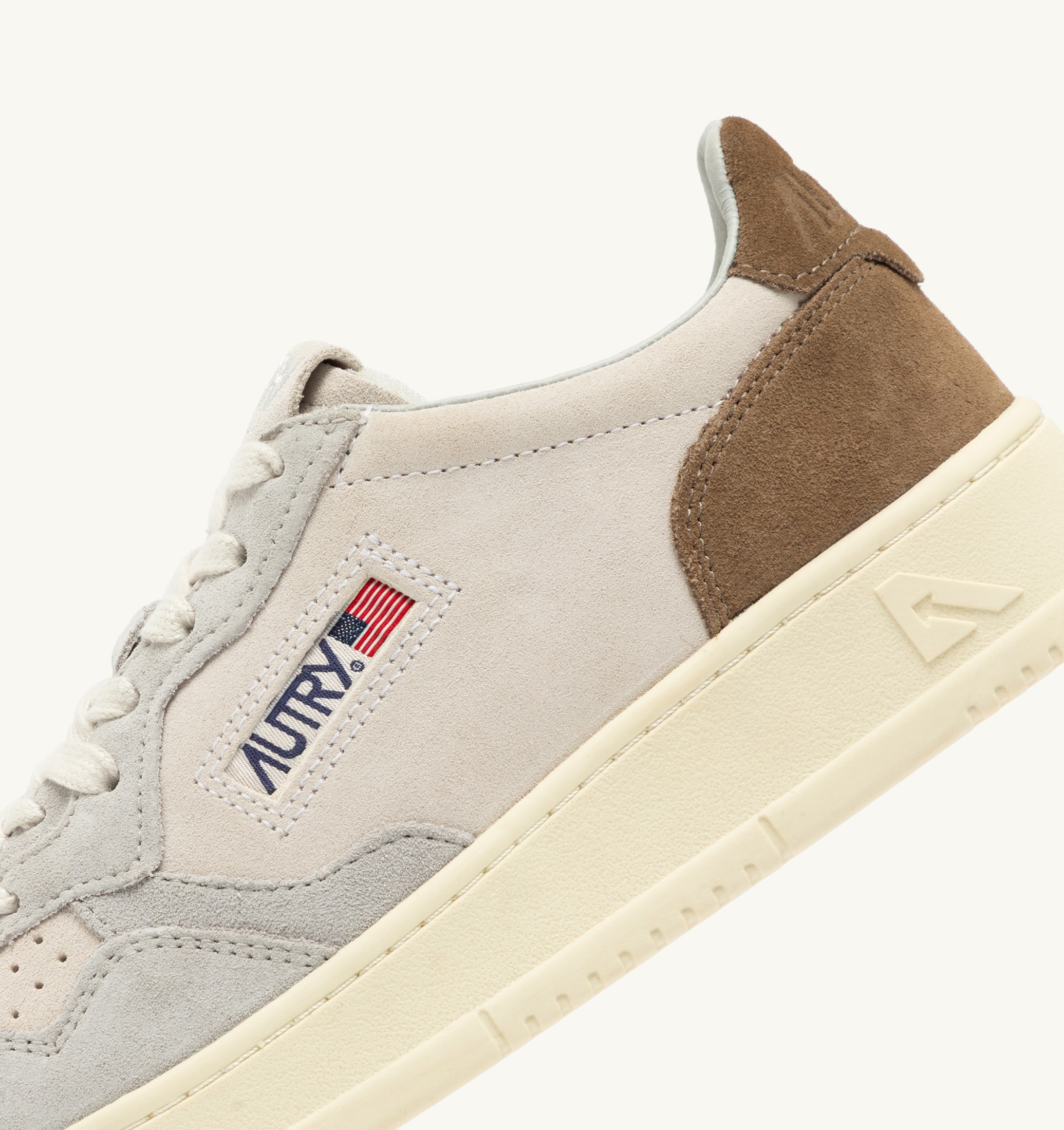 BASKETS MEDALIST LOW TRICOLORE EN DAIM BLANC CIGAR ET VAPOR