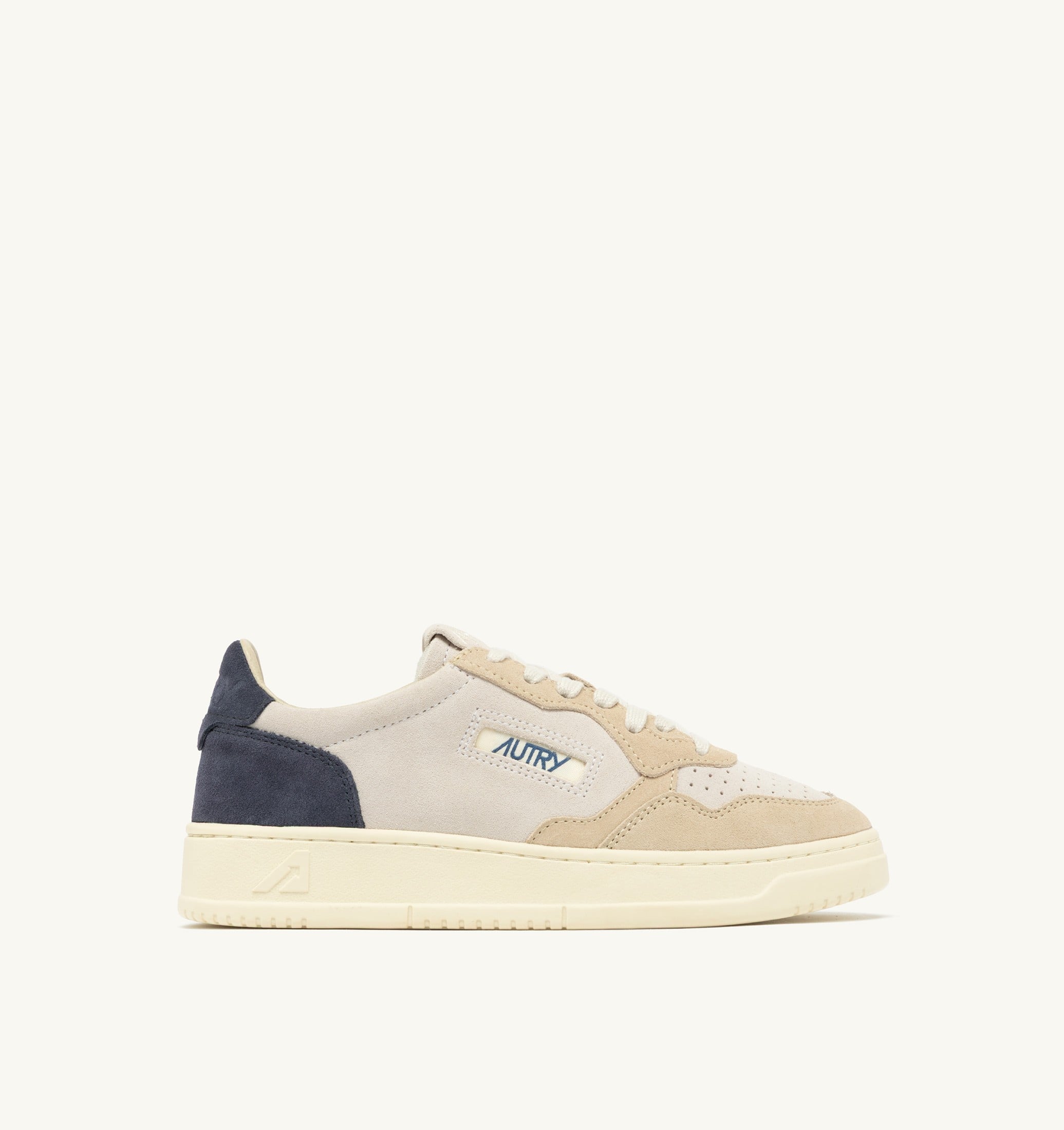 BASKETS MEDALIST LOW TRICOLORE EN DAIM BLANC SAND ET BLUE SPACE