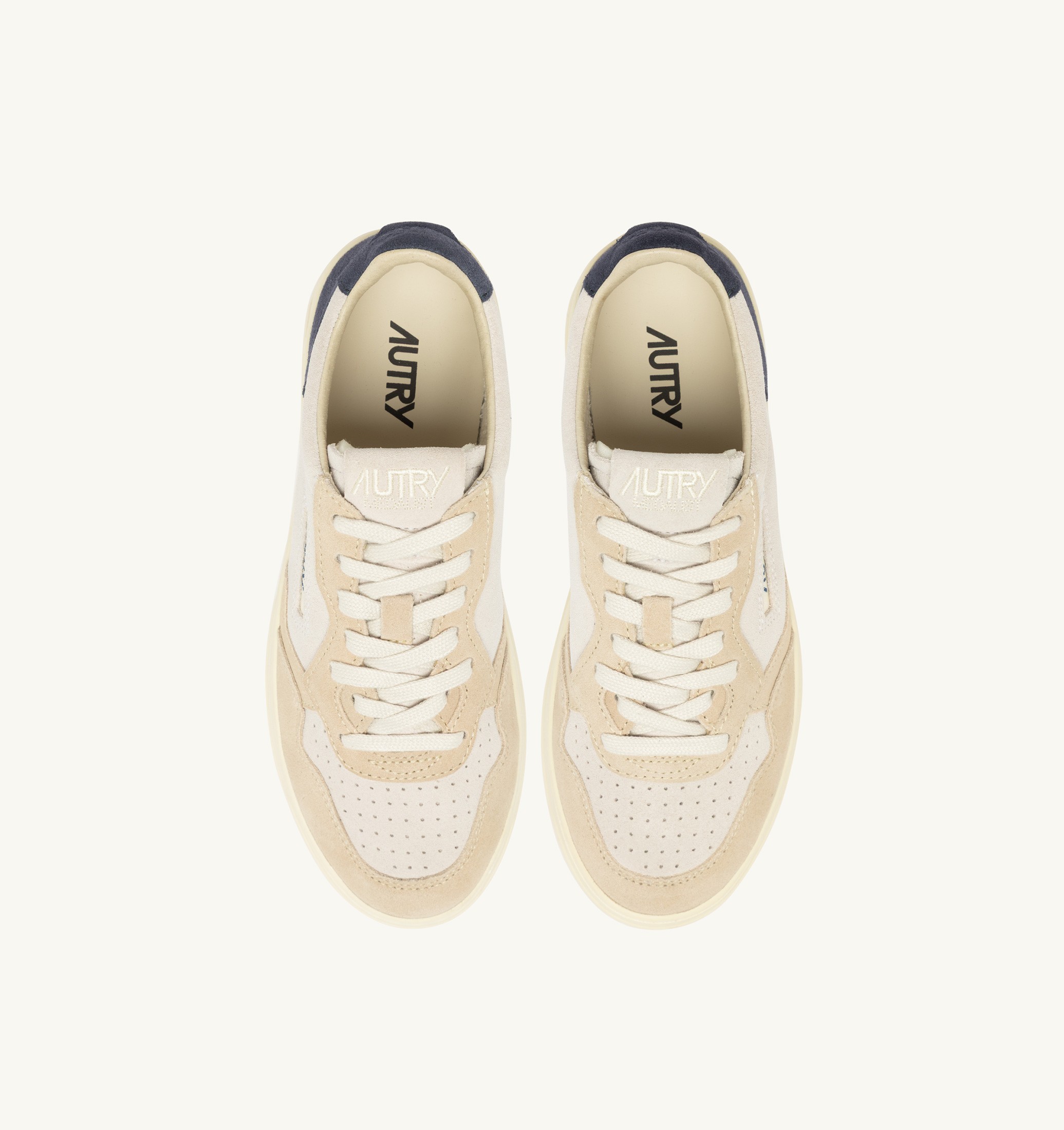 BASKETS MEDALIST LOW TRICOLORE EN DAIM BLANC SAND ET BLUE SPACE