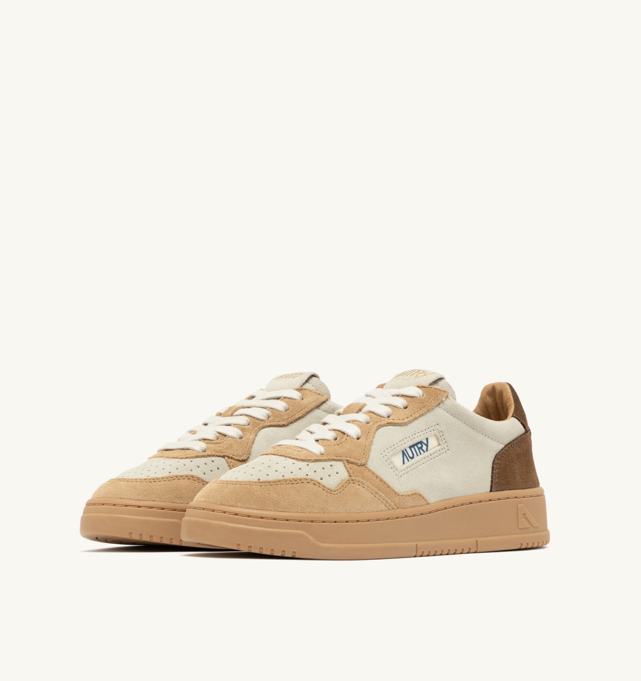 BASKETS MEDALIST LOW TRICOLORE EN DAIM TUNDRA EGG ET PEANUT