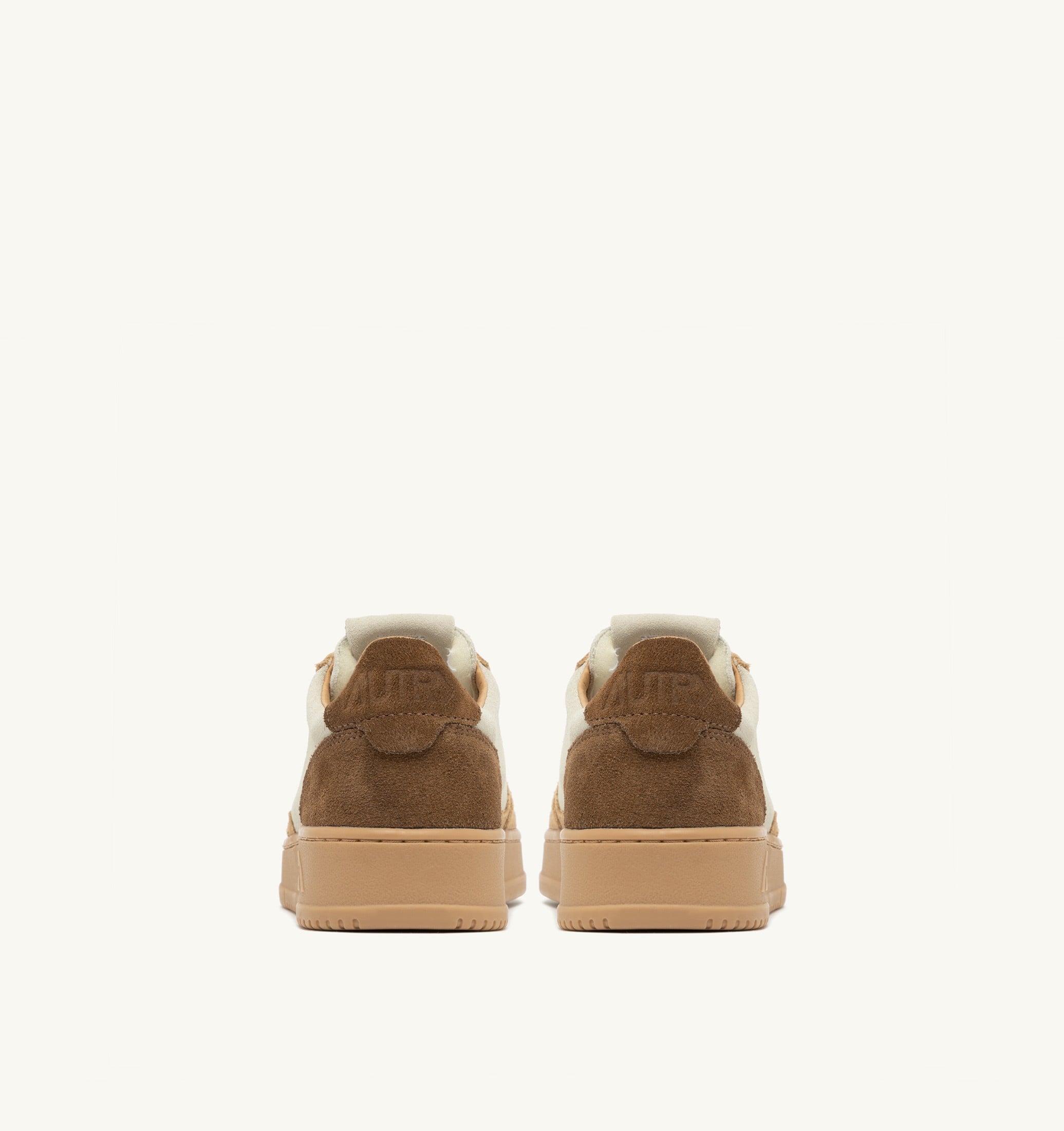 BASKETS MEDALIST LOW TRICOLORE EN DAIM TUNDRA EGG ET PEANUT
