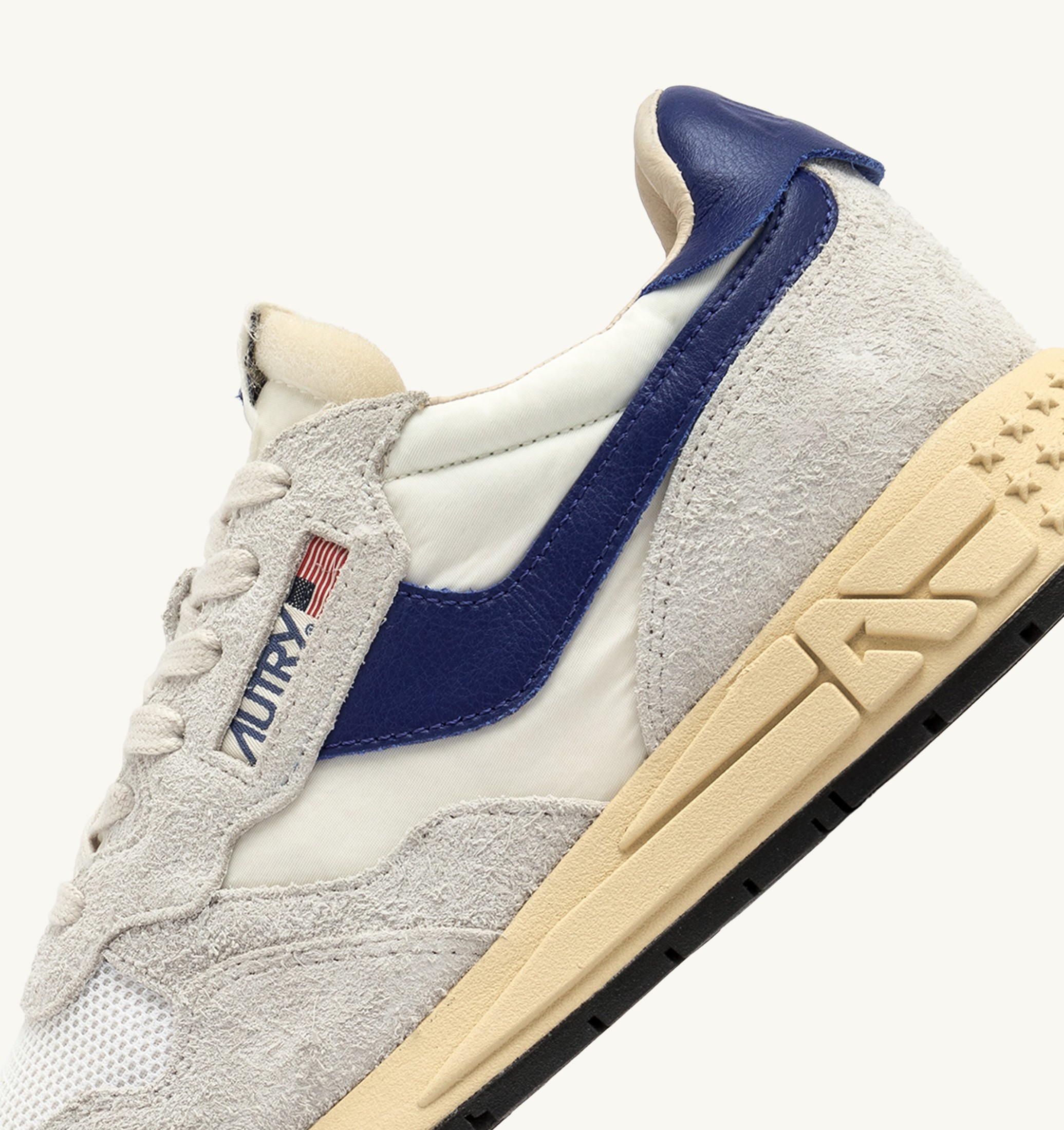BASKETS REELWIND LOW EN NYLON ET DAIM BLANC ET LIMOGES