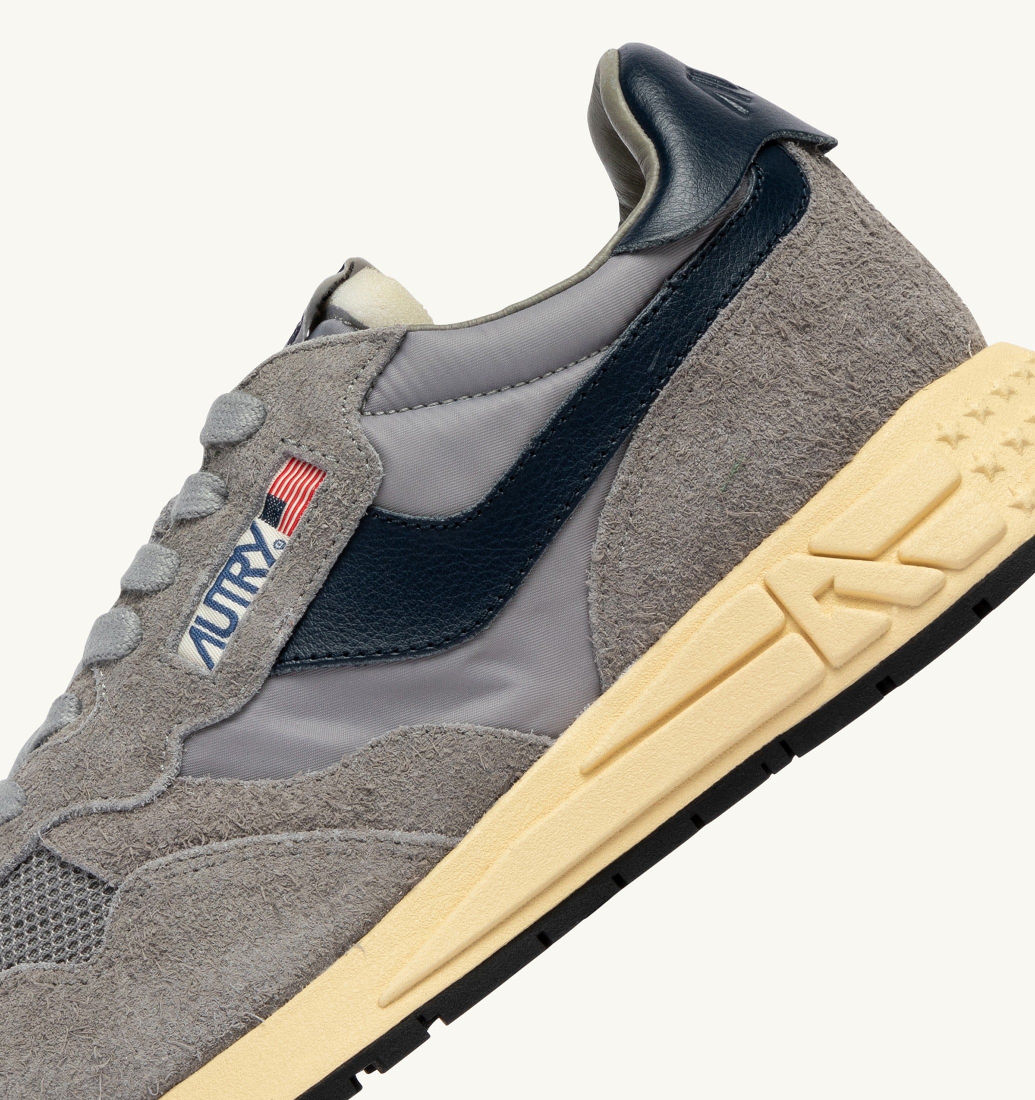 BASKETS REELWIND LOW EN NYLON ET DAIM PLOMB ET BLUE SPACE