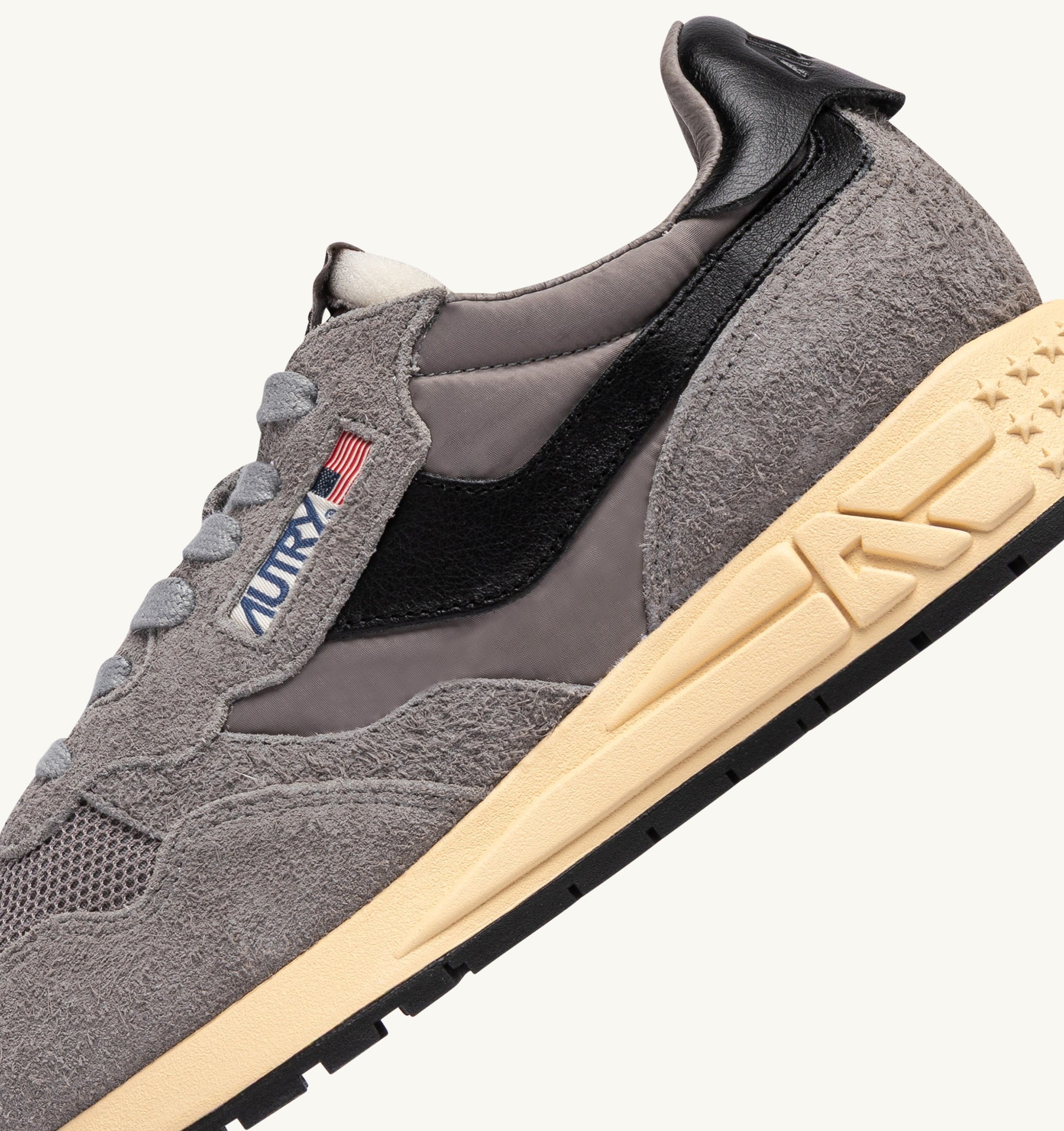 BASKETS REELWIND LOW EN NYLON ET DAIM PLOMB ET NOIR