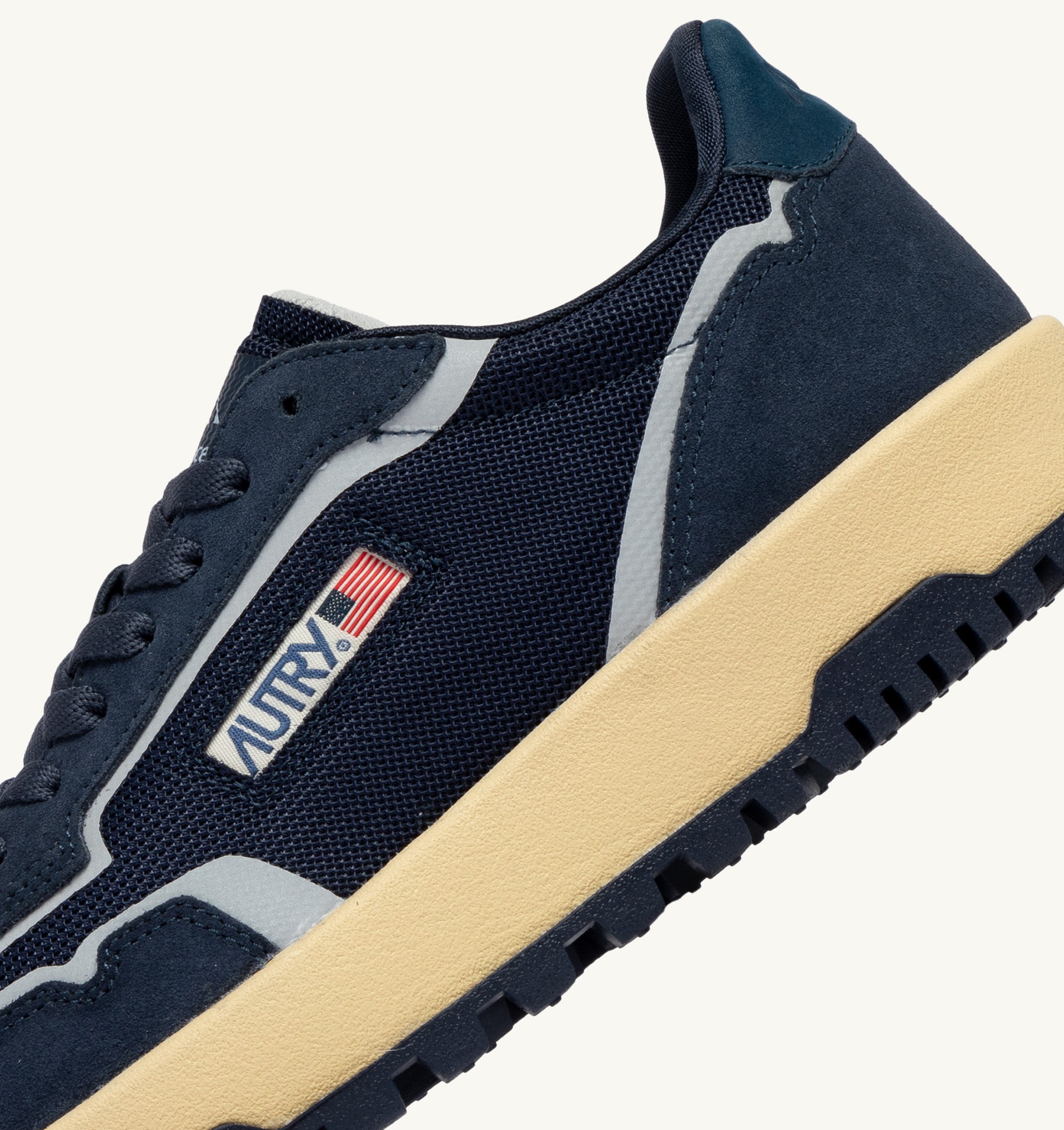 BASKETS WILDPACE LOW EN DRAGON MESH ET DAIM BLUETTE